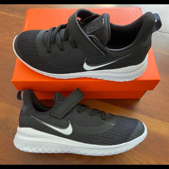 nike velcro running shoes